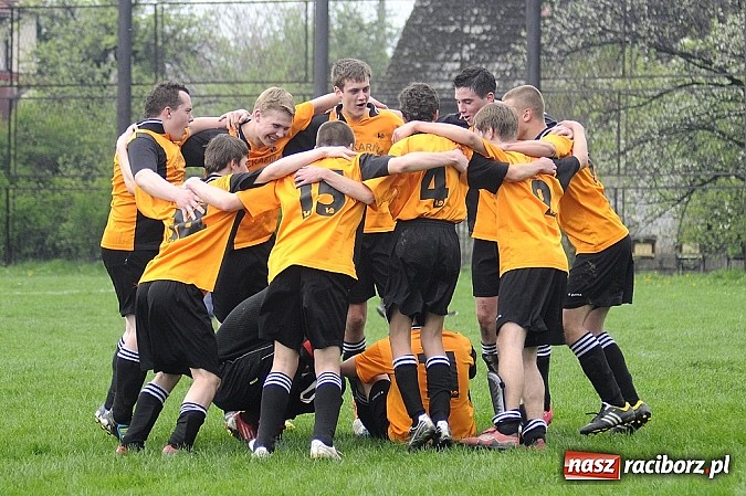Zdjęcie w galerii na portalu naszraciborz.pl: Szuścik i Dostoł rozgromili Krzyżkowice wiadomości z regionu