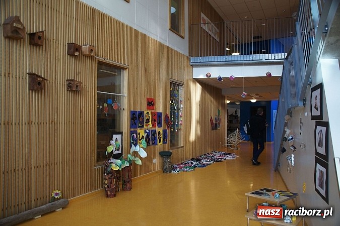 Zdjęcie w galerii na portalu naszraciborz.pl: Ze szkoły na Ostrogu do Islandii wiadomości z regionu