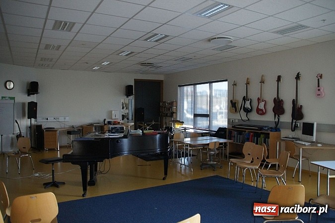 Zdjęcie w galerii na portalu naszraciborz.pl: Ze szkoły na Ostrogu do Islandii wiadomości z regionu