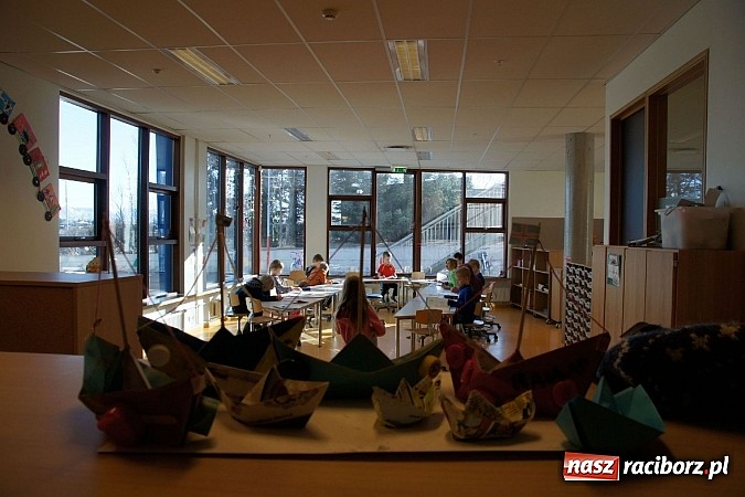 Zdjęcie w galerii na portalu naszraciborz.pl: Ze szkoły na Ostrogu do Islandii wiadomości z regionu