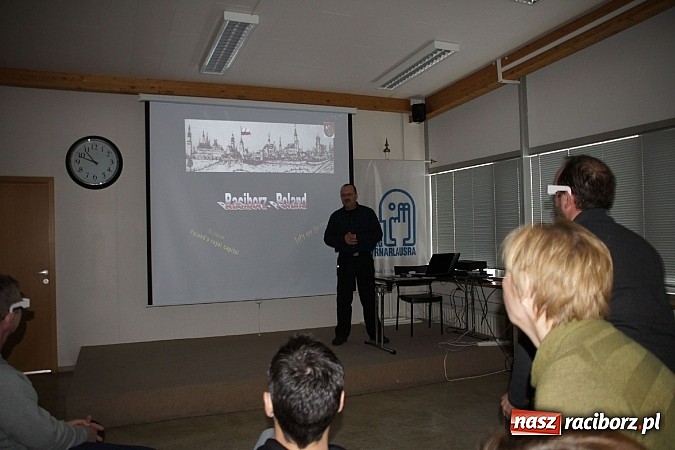 Zdjęcie w galerii na portalu naszraciborz.pl: Ze szkoły na Ostrogu do Islandii wiadomości z regionu