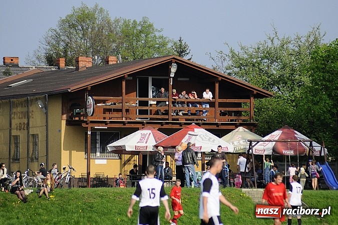 Zdjęcie w galerii na portalu naszraciborz.pl: Emocje w końcówce. Turza lepsza od Ocic wiadomości z regionu