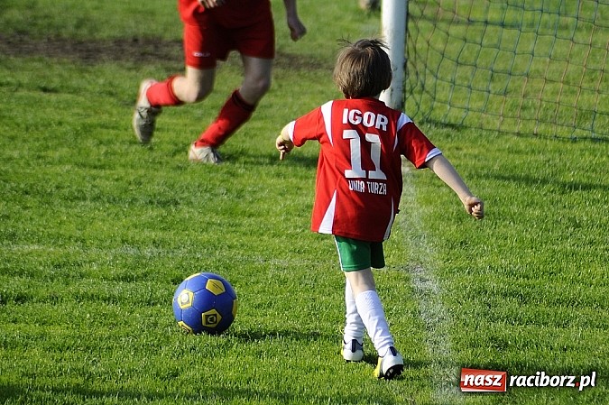 Zdjęcie w galerii na portalu naszraciborz.pl: Emocje w końcówce. Turza lepsza od Ocic wiadomości z regionu