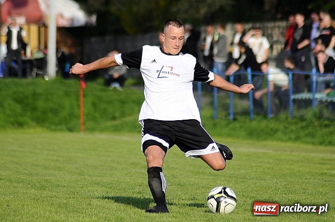 Zdjęcie w galerii na portalu naszraciborz.pl: Emocje w końcówce. Turza lepsza od Ocic wiadomości z regionu