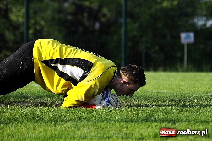 Zdjęcie w galerii na portalu naszraciborz.pl: Emocje w końcówce. Turza lepsza od Ocic wiadomości z regionu