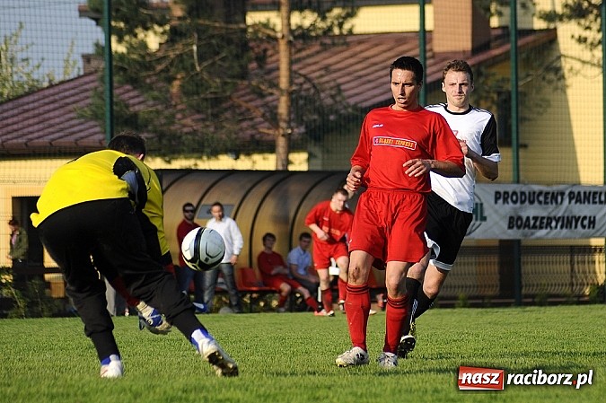 Zdjęcie w galerii na portalu naszraciborz.pl: Emocje w końcówce. Turza lepsza od Ocic wiadomości z regionu