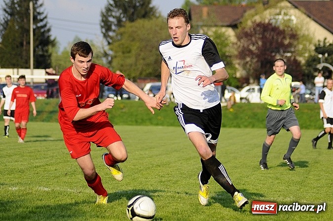 Zdjęcie w galerii na portalu naszraciborz.pl: Emocje w końcówce. Turza lepsza od Ocic wiadomości z regionu