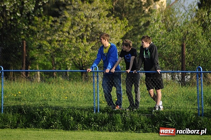 Zdjęcie w galerii na portalu naszraciborz.pl: Emocje w końcówce. Turza lepsza od Ocic wiadomości z regionu