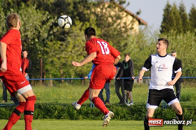 Zdjęcie w galerii na portalu naszraciborz.pl: Emocje w końcówce. Turza lepsza od Ocic wiadomości z regionu