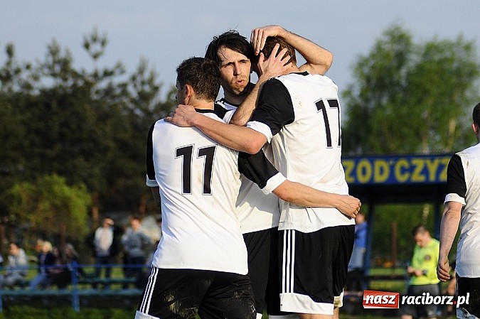 Zdjęcie w galerii na portalu naszraciborz.pl: Emocje w końcówce. Turza lepsza od Ocic wiadomości z regionu