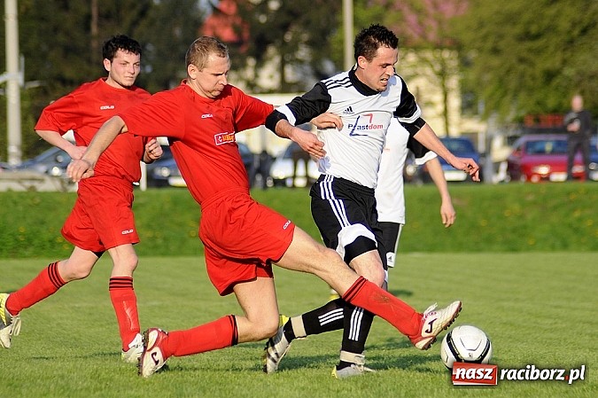 Zdjęcie w galerii na portalu naszraciborz.pl: Emocje w końcówce. Turza lepsza od Ocic wiadomości z regionu