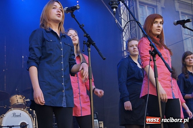 Zdjęcie w galerii na portalu naszraciborz.pl: Majówkowa prywatka na raciborskim rynku wiadomości z regionu