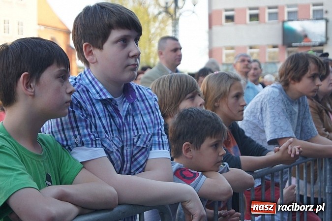 Zdjęcie w galerii na portalu naszraciborz.pl: Majówkowa prywatka na raciborskim rynku wiadomości z regionu