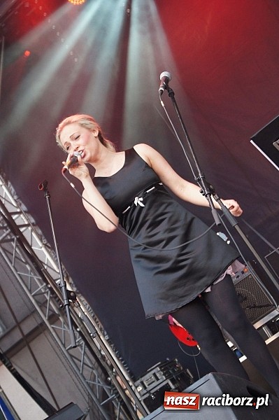 Zdjęcie w galerii na portalu naszraciborz.pl: Majówkowa prywatka na raciborskim rynku wiadomości z regionu