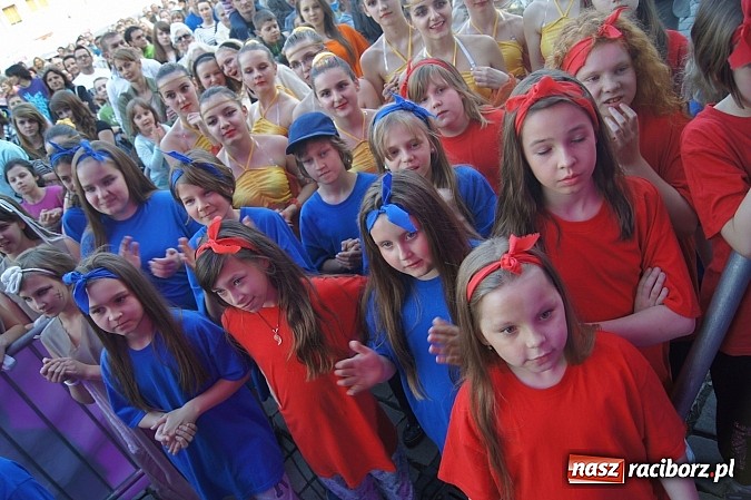 Zdjęcie w galerii na portalu naszraciborz.pl: Majówkowa prywatka na raciborskim rynku wiadomości z regionu