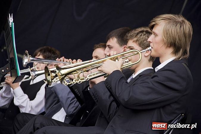 Zdjęcie w galerii na portalu naszraciborz.pl: Majówkowa prywatka na raciborskim rynku wiadomości z regionu