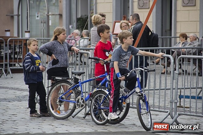 Zdjęcie w galerii na portalu naszraciborz.pl: Majówkowa prywatka na raciborskim rynku wiadomości z regionu