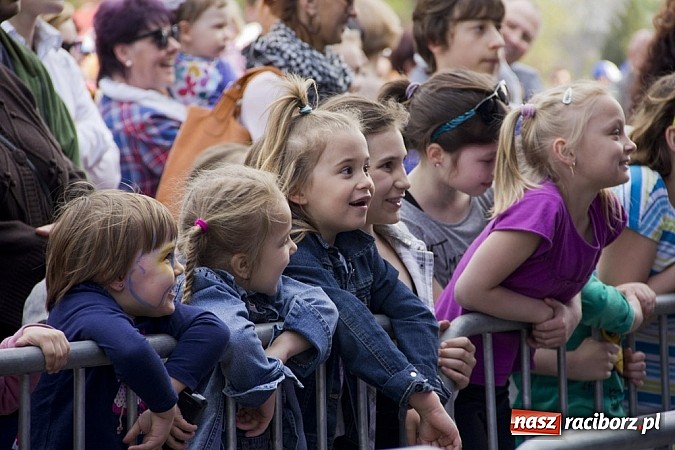 Zdjęcie w galerii na portalu naszraciborz.pl: Majówkowa prywatka na raciborskim rynku wiadomości z regionu
