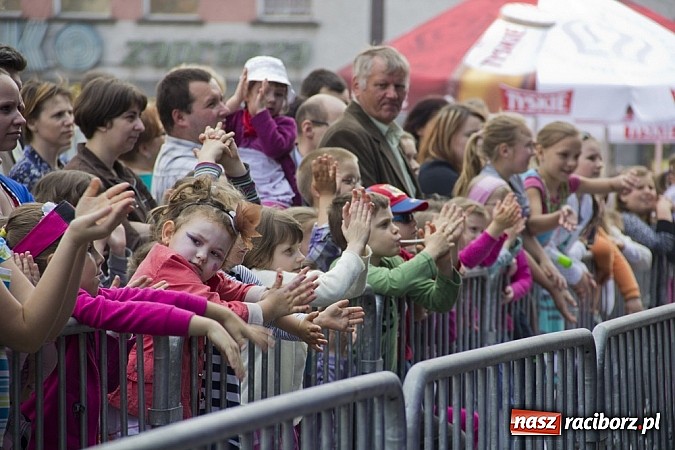 Zdjęcie w galerii na portalu naszraciborz.pl: Majówkowa prywatka na raciborskim rynku wiadomości z regionu