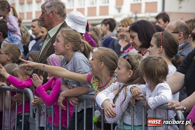 Zdjęcie w galerii na portalu naszraciborz.pl: Majówkowa prywatka na raciborskim rynku wiadomości z regionu