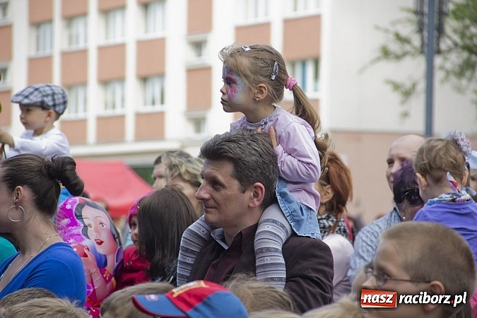 Zdjęcie w galerii na portalu naszraciborz.pl: Majówkowa prywatka na raciborskim rynku wiadomości z regionu