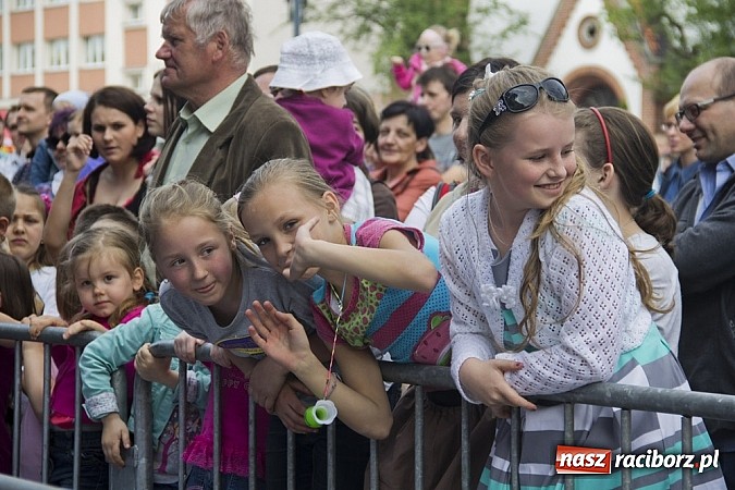 Zdjęcie w galerii na portalu naszraciborz.pl: Majówkowa prywatka na raciborskim rynku wiadomości z regionu