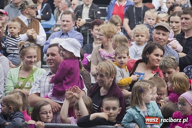 Zdjęcie w galerii na portalu naszraciborz.pl: Majówkowa prywatka na raciborskim rynku wiadomości z regionu