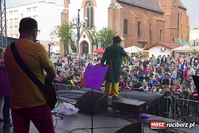 Zdjęcie w galerii na portalu naszraciborz.pl: Majówkowa prywatka na raciborskim rynku wiadomości z regionu