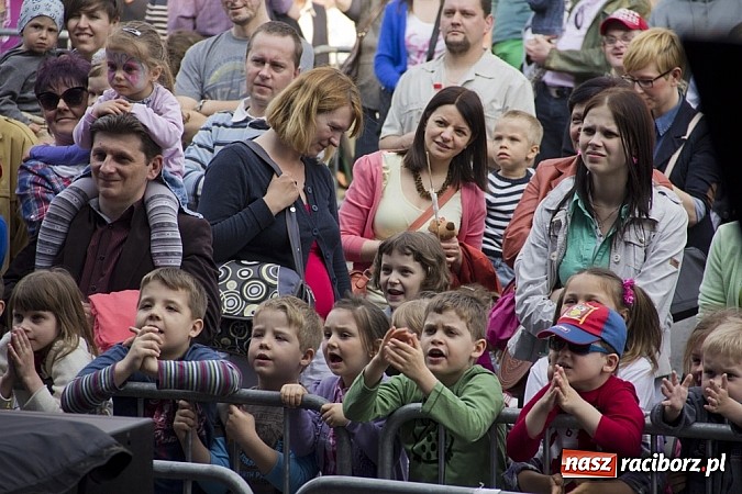 Zdjęcie w galerii na portalu naszraciborz.pl: Majówkowa prywatka na raciborskim rynku wiadomości z regionu