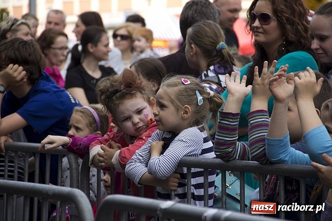 Zdjęcie w galerii na portalu naszraciborz.pl: Majówkowa prywatka na raciborskim rynku wiadomości z regionu