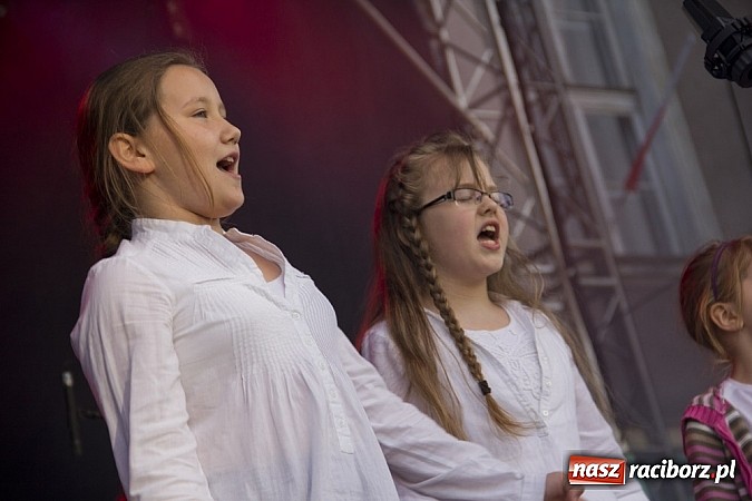 Zdjęcie w galerii na portalu naszraciborz.pl: Majówkowa prywatka na raciborskim rynku wiadomości z regionu