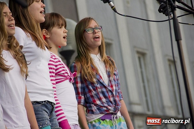 Zdjęcie w galerii na portalu naszraciborz.pl: Majówkowa prywatka na raciborskim rynku wiadomości z regionu