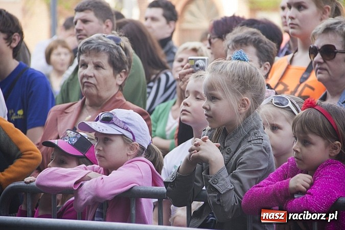 Zdjęcie w galerii na portalu naszraciborz.pl: Majówkowa prywatka na raciborskim rynku wiadomości z regionu