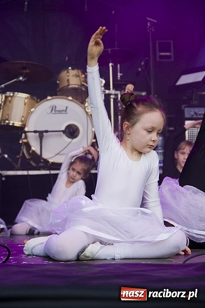 Zdjęcie w galerii na portalu naszraciborz.pl: Majówkowa prywatka na raciborskim rynku wiadomości z regionu