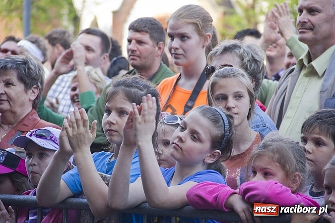 Zdjęcie w galerii na portalu naszraciborz.pl: Majówkowa prywatka na raciborskim rynku wiadomości z regionu