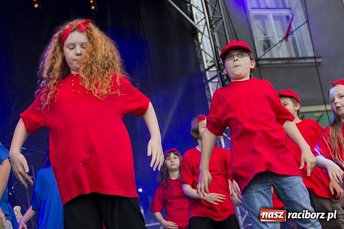 Zdjęcie w galerii na portalu naszraciborz.pl: Majówkowa prywatka na raciborskim rynku wiadomości z regionu