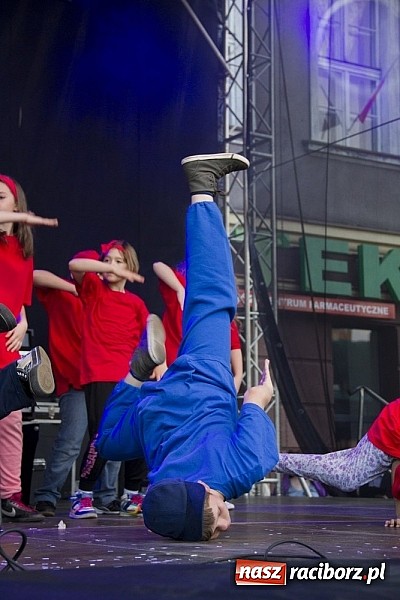 Zdjęcie w galerii na portalu naszraciborz.pl: Majówkowa prywatka na raciborskim rynku wiadomości z regionu