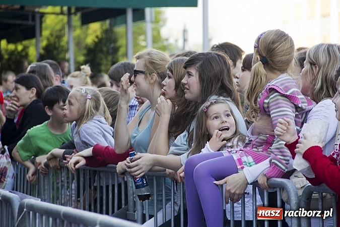 Zdjęcie w galerii na portalu naszraciborz.pl: Majówkowa prywatka na raciborskim rynku wiadomości z regionu