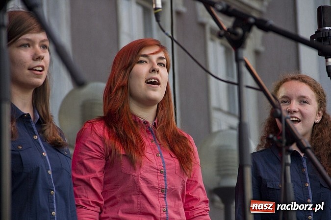 Zdjęcie w galerii na portalu naszraciborz.pl: Majówkowa prywatka na raciborskim rynku wiadomości z regionu