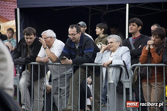 Zdjęcie w galerii na portalu naszraciborz.pl: Majówkowa prywatka na raciborskim rynku wiadomości z regionu