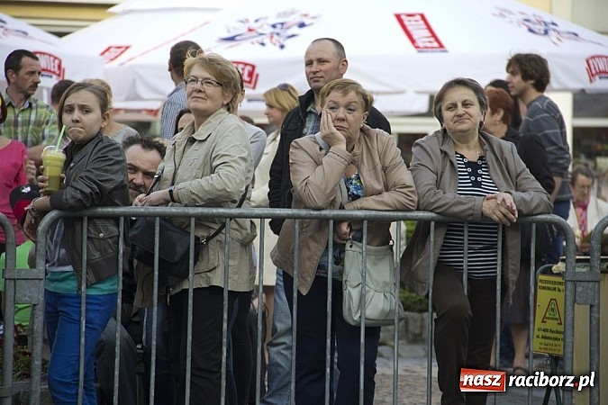 Zdjęcie w galerii na portalu naszraciborz.pl: Majówkowa prywatka na raciborskim rynku wiadomości z regionu