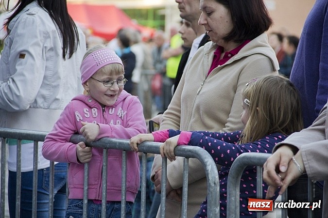Zdjęcie w galerii na portalu naszraciborz.pl: Majówkowa prywatka na raciborskim rynku wiadomości z regionu