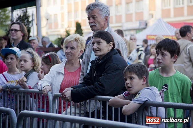 Zdjęcie w galerii na portalu naszraciborz.pl: Majówkowa prywatka na raciborskim rynku wiadomości z regionu