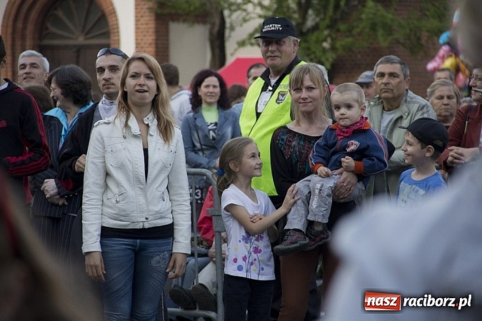 Zdjęcie w galerii na portalu naszraciborz.pl: Majówkowa prywatka na raciborskim rynku wiadomości z regionu