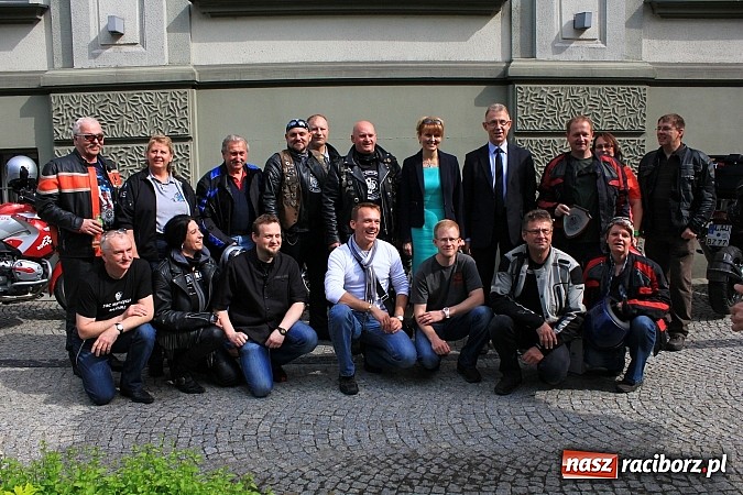 Zdjęcie w galerii na portalu naszraciborz.pl: Motocykliści z Roth w fabryce czekolady wiadomości z regionu