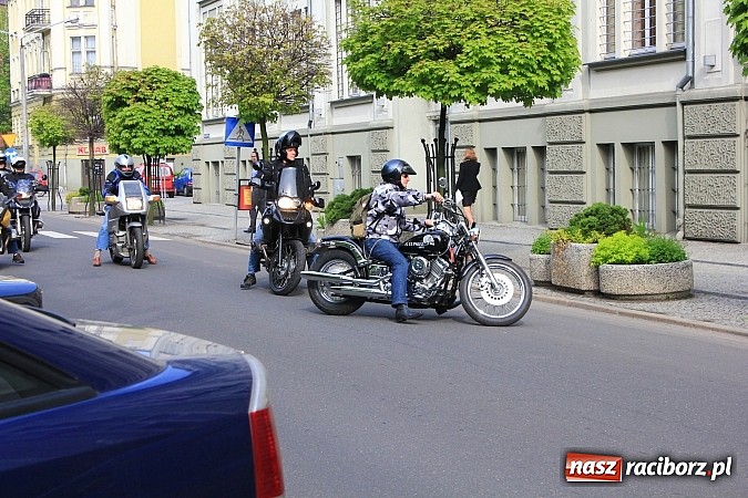 Zdjęcie w galerii na portalu naszraciborz.pl: Motocykliści z Roth w fabryce czekolady wiadomości z regionu