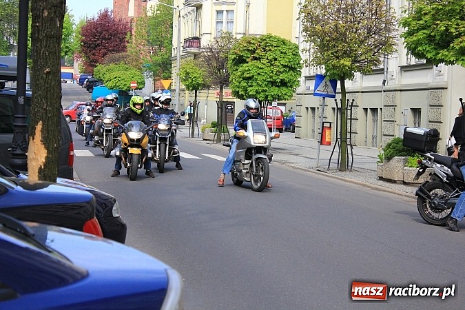 Zdjęcie w galerii na portalu naszraciborz.pl: Motocykliści z Roth w fabryce czekolady wiadomości z regionu