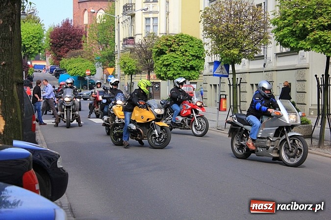 Zdjęcie w galerii na portalu naszraciborz.pl: Motocykliści z Roth w fabryce czekolady wiadomości z regionu