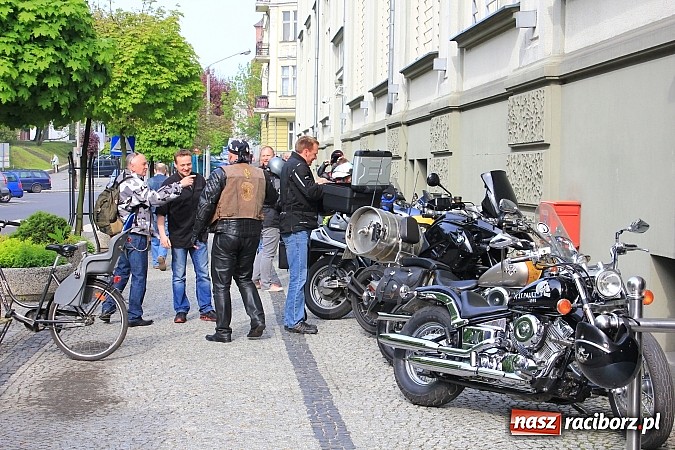 Zdjęcie w galerii na portalu naszraciborz.pl: Motocykliści z Roth w fabryce czekolady wiadomości z regionu