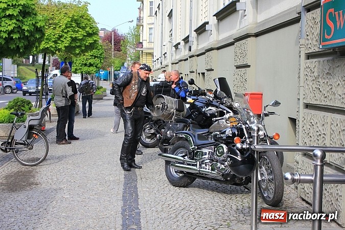 Zdjęcie w galerii na portalu naszraciborz.pl: Motocykliści z Roth w fabryce czekolady wiadomości z regionu